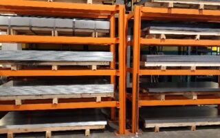 estantería de chapas de hierro, gran variedad de chapas de acero en Terrassa